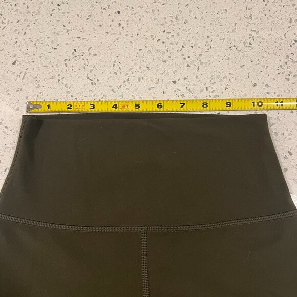 LULULEMON "In Movement" High-Rise Crop Everlux 19" or 25" | Sz 4 | Dark Olive - Picture 5 of 9